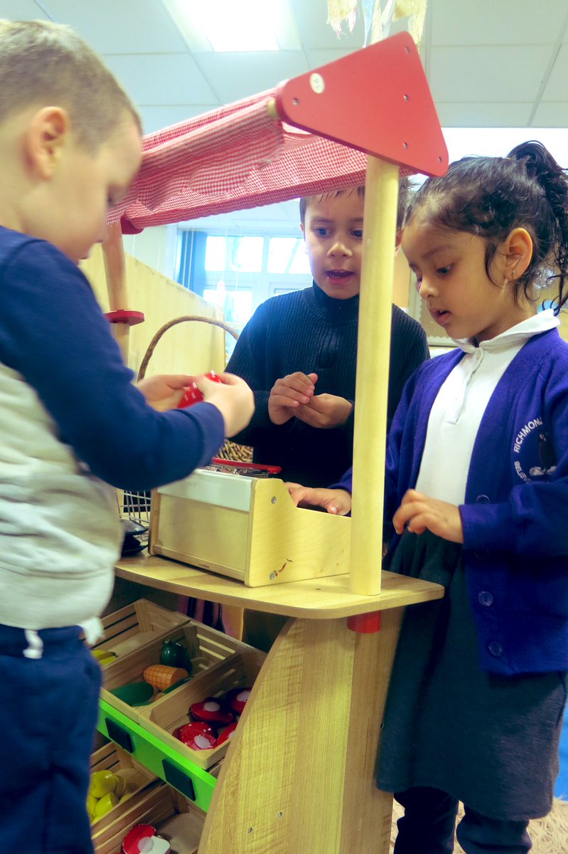 Learning led by the children 💜 

The children have loved buying and selling food in their new shop ✨

#EYFS #EarlyYears #EYMaths #EY