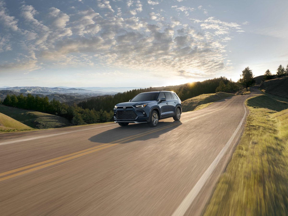 The Grand Highlander has 3 drive modes, Sport, Eco and Normal this gives you a more engaging driving experience.

Order yours @ pulse.ly/dfcikl8oae

#sherwoodpark #toyota #toyotagrandhighlander #toyotagrandhighlanderhybrid  #carsofinstagram #dealership  #toyotagram