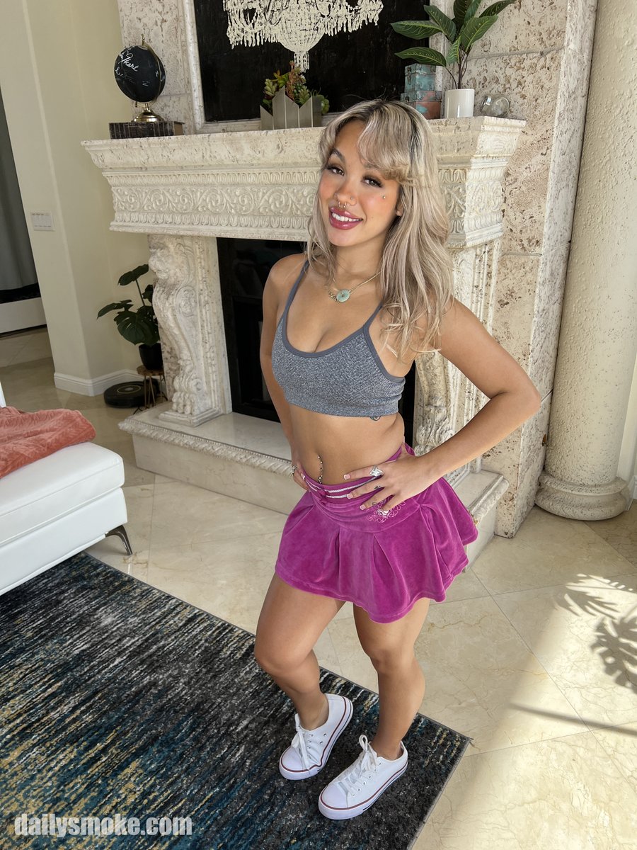 dailysmoke305's tweet photo. Luna Luxe Posing For The Camera By The Fireplace, Legs Looking Amazing In That Skirt

#lunaluxe #dailysmoke #skirt #fireplace #asian #asiangirls #latina #latinas #latinqueens #babe #hot #nicelegs https://t.co/pMW16tjrmd