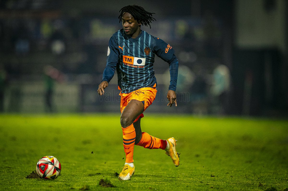 👏 𝗘𝗡𝗛𝗢𝗥𝗔𝗕𝗨𝗘𝗡𝗔 a 𝗔𝗟𝗜 𝗙𝗔𝗗𝗔𝗟 por el debut en partido oficial con el <a href="/valenciacf/">Valencia CF</a>

➡️ El mediocentro ghanés es el jugador 1️⃣1️⃣5️⃣  que debuta con el primer equipo habiendo jugado previamente en el #VCFMestalla en estos últimos 30 años.