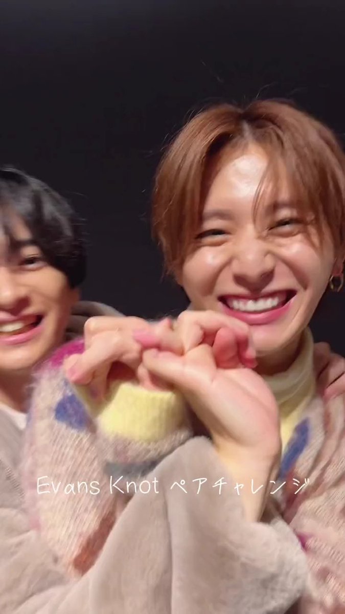 無理完全に無理
山田くん知念さんと踊れてるニヤニヤが止まらないご様子で‼️
可愛い本当にやまちね尊すぎ大好き愛してるやまちね見てて保養1日1回見る
ずっとみてたい飽きない
知念さん身長低いから少し背伸びしてる部分あって可愛すぎだし手をぎゅって握ってんの無理
一言で言うともう付き合え
