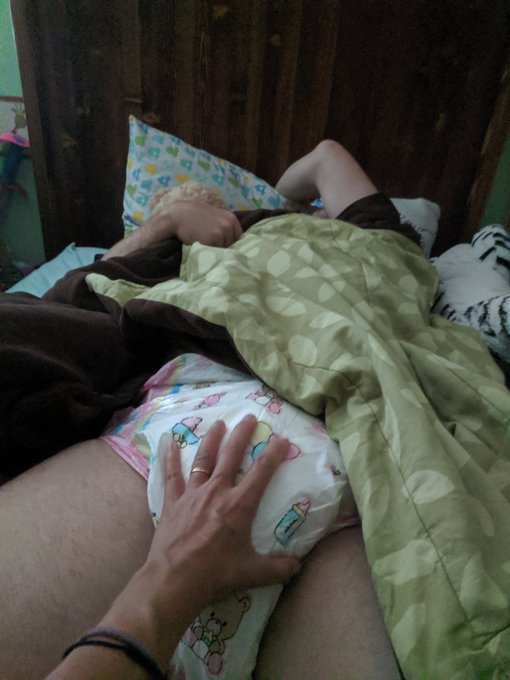What's life without groggy diaper checks in the crib? (Old thirst repost!) https://t.co/ontVPg12ON<a href="/tag/abdl"class="tags"><span>#abdl</span></a><a href="/tag/abdldiapergirl"class="tags"><span>#abdldiapergirl</span></a>
