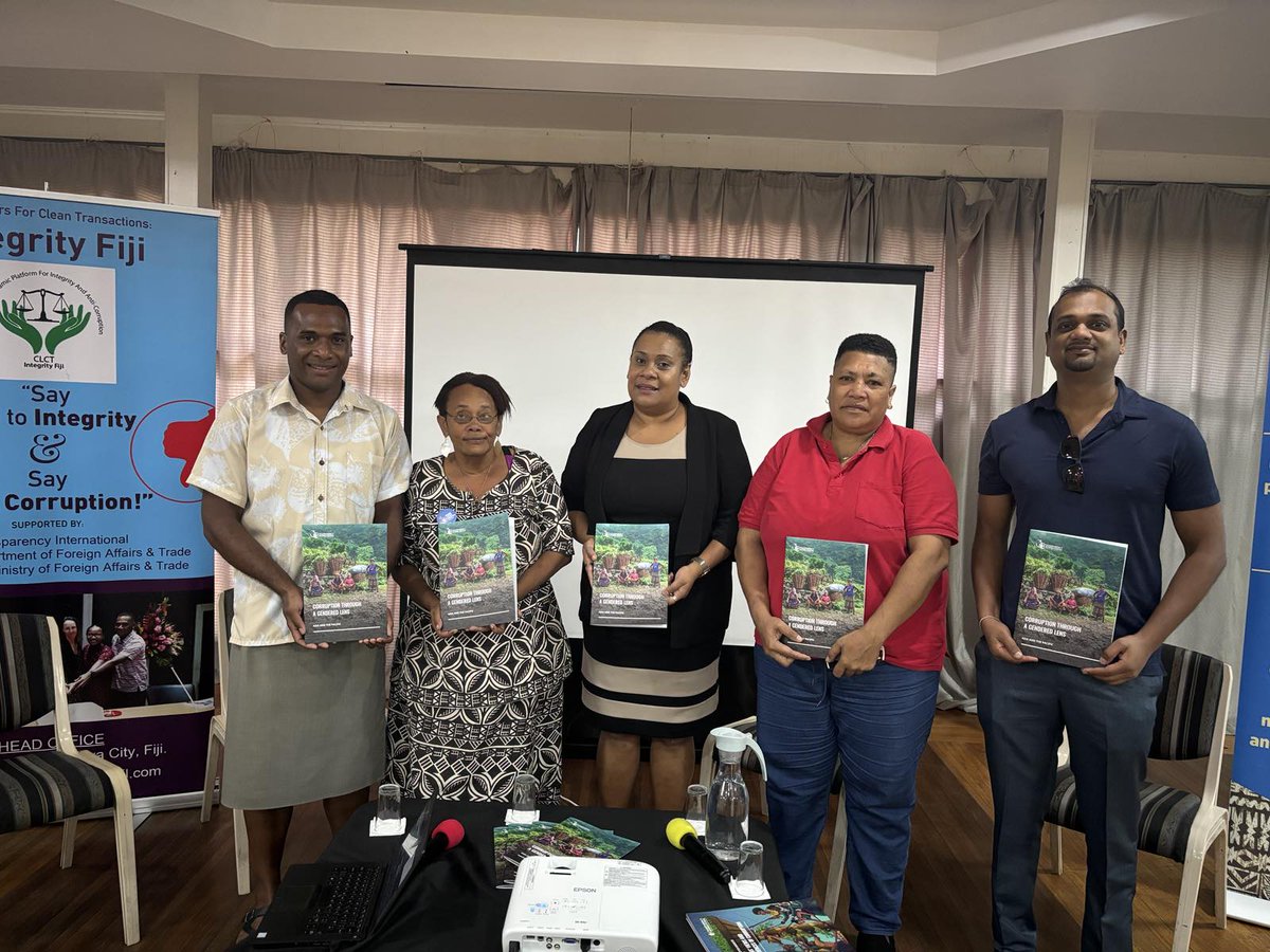 integrity_fiji's tweet photo. Official Launching in #Suva of @anticorruption  Asia&amp;Pacific Research Report on "Corruption Through A Gendered Lens" by IntegrityFiji Chair @JVeikoso. Reps of CSOs&amp; @FICAC_Official(Paulini Rauca) pictured with copies of Report.Lo Tuiraviravi
@LoTVula explainsGCB context of report https://t.co/CUl9DynX3n