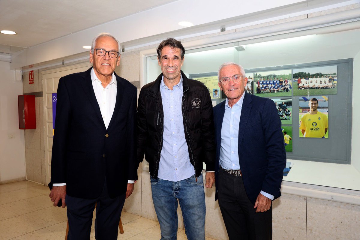 Ramon_SuarezO's tweet photo. David García Santana será leyenda del fútbol en la Ciudad Deportiva de Maspalomas
El campo de fútbol nº 1 llevará el nombre del futbolista local #DavidGarcía homenajeado este domingo por unos amigos suyos de #Maspalomas @pacogcaridad @UDLP_Oficial #CDMaspalomas
@Lopesan https://t.co/N8HNc8A5KM