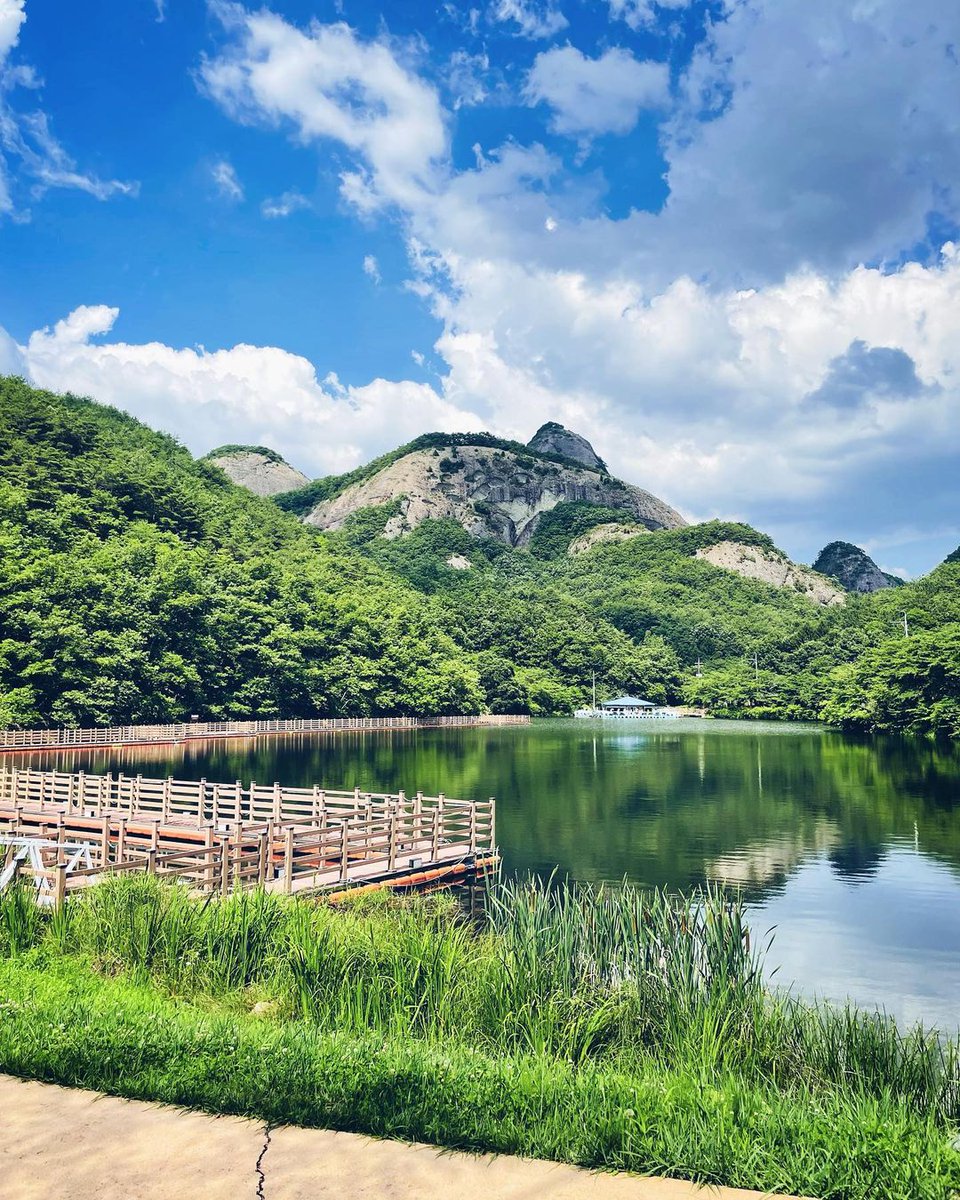 TravelDreamPlan's tweet photo. This place is called #Jinan, where there is a mountain called #마이산 (Maisan), and it looks like little ears 🐰 

Did you know that there are around 4,440 mountains ⛰️ throughout Korea? 
It's a lot considering the size of the small country, isn't it? https://t.co/RJd5FUrH0D