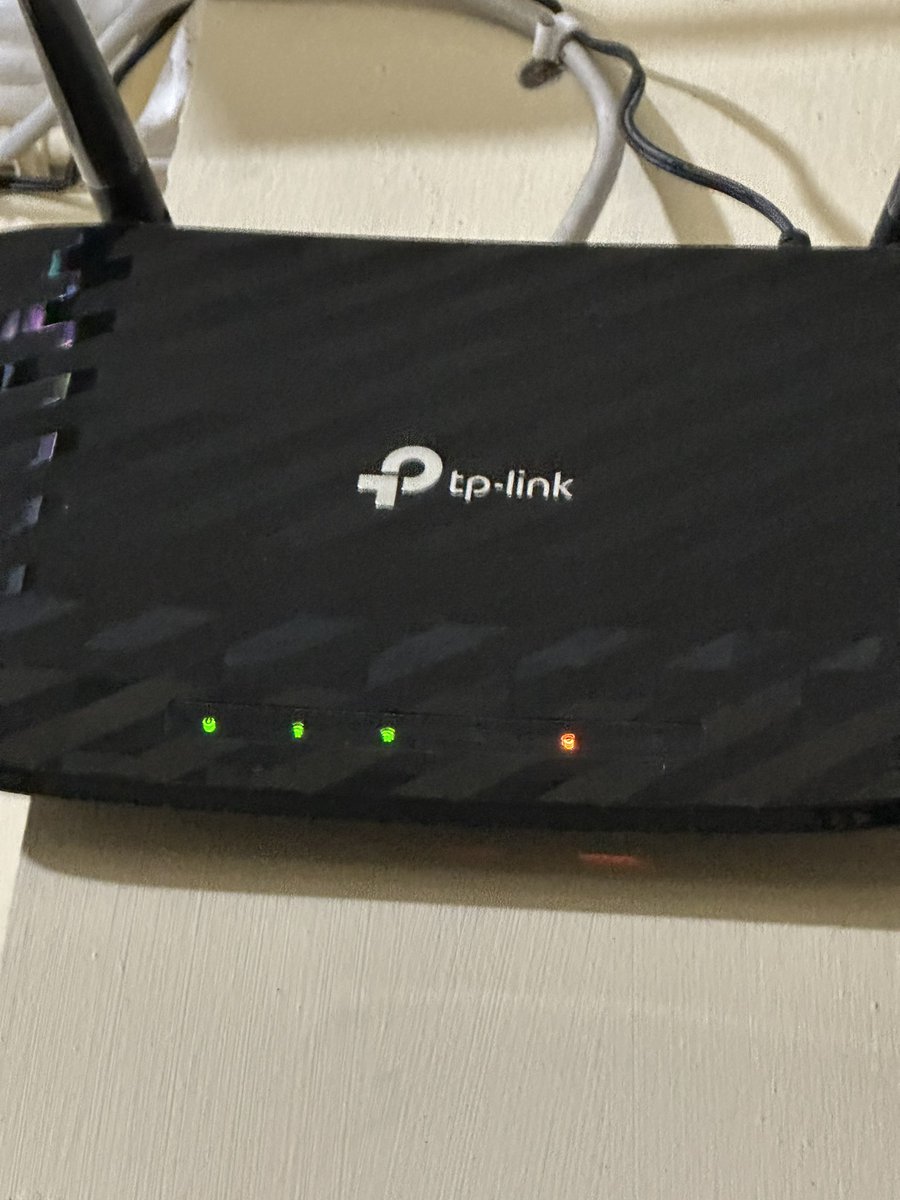 oxytott's tweet photo. @FirstMediaCares ini wifi kenapa error lagi min , dari kemarin sore masih ngga bisa , no pelanggan 10223362 https://t.co/SAtt7n6XmE