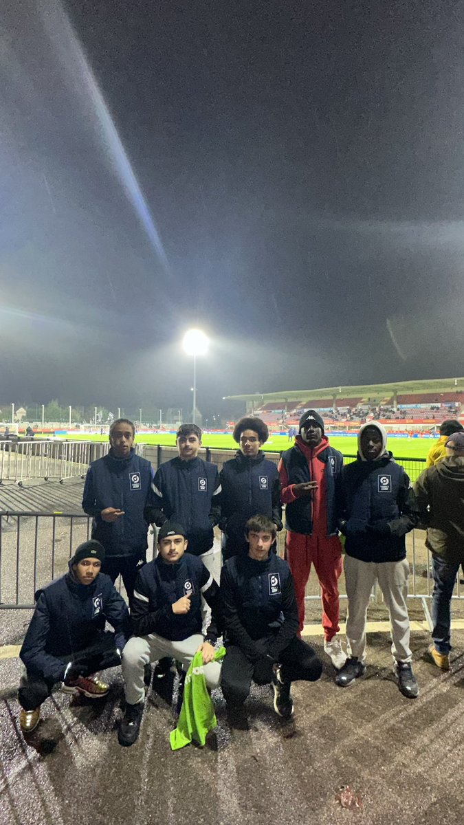 fuscbg's tweet photo. Quelques U13 et U16 du club รฉtaient ce soir au Stade Diochon pour respectivement effectuer le challenge @Matmut de la mi-temps et ramasseurs de balles du match @QRM vs @girondins ๐ฏโฝ๏ธ
#FUSCB ๐ขโช๏ธ https://t.co/W0BLRteXgE