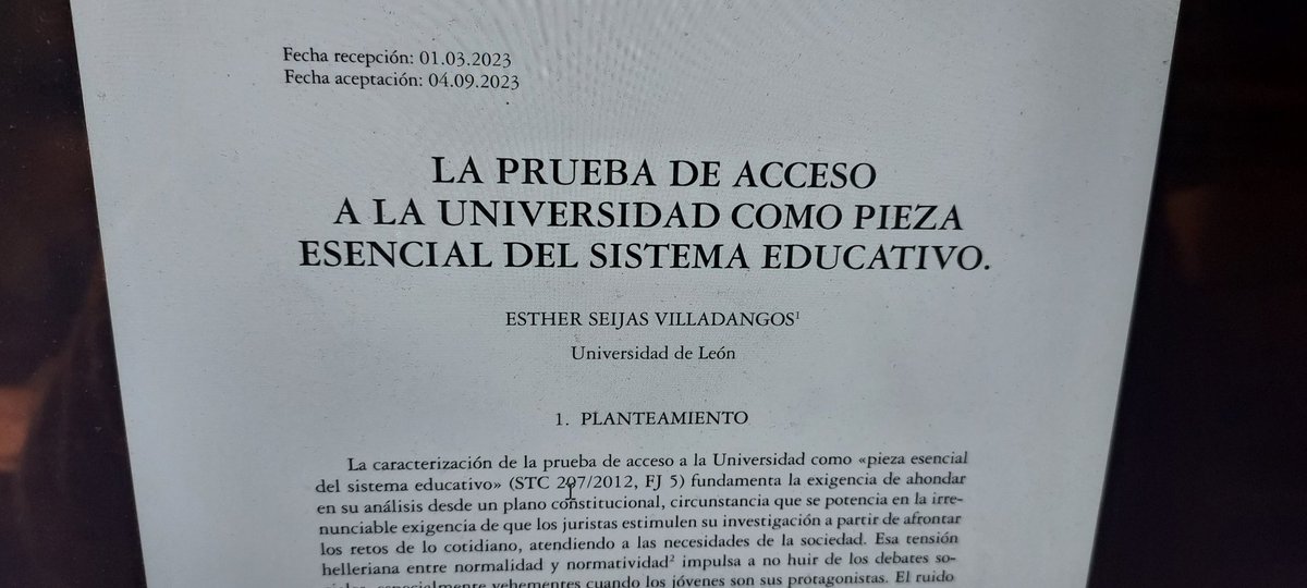 Celebrando el día de la Constitución con  una publicación en la Revista de Derecho Político,n. 18. 2023