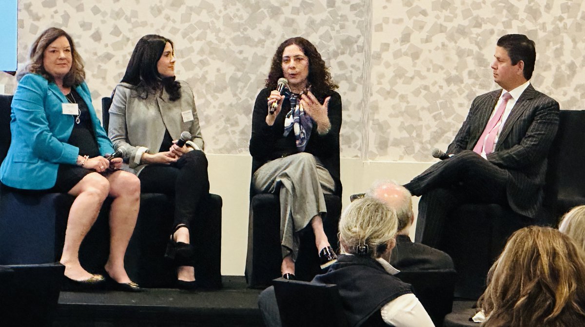 Exploring strategies in which Latino executives can advance faster and higher in Corporate America, #LCDAMembers joined an insightful panel discussion titled 'The C-Suite: Navigating the Roadmap' at the Latino Leaders Board Directors Forum.

#LatinoLeaders #LatinoDirectors