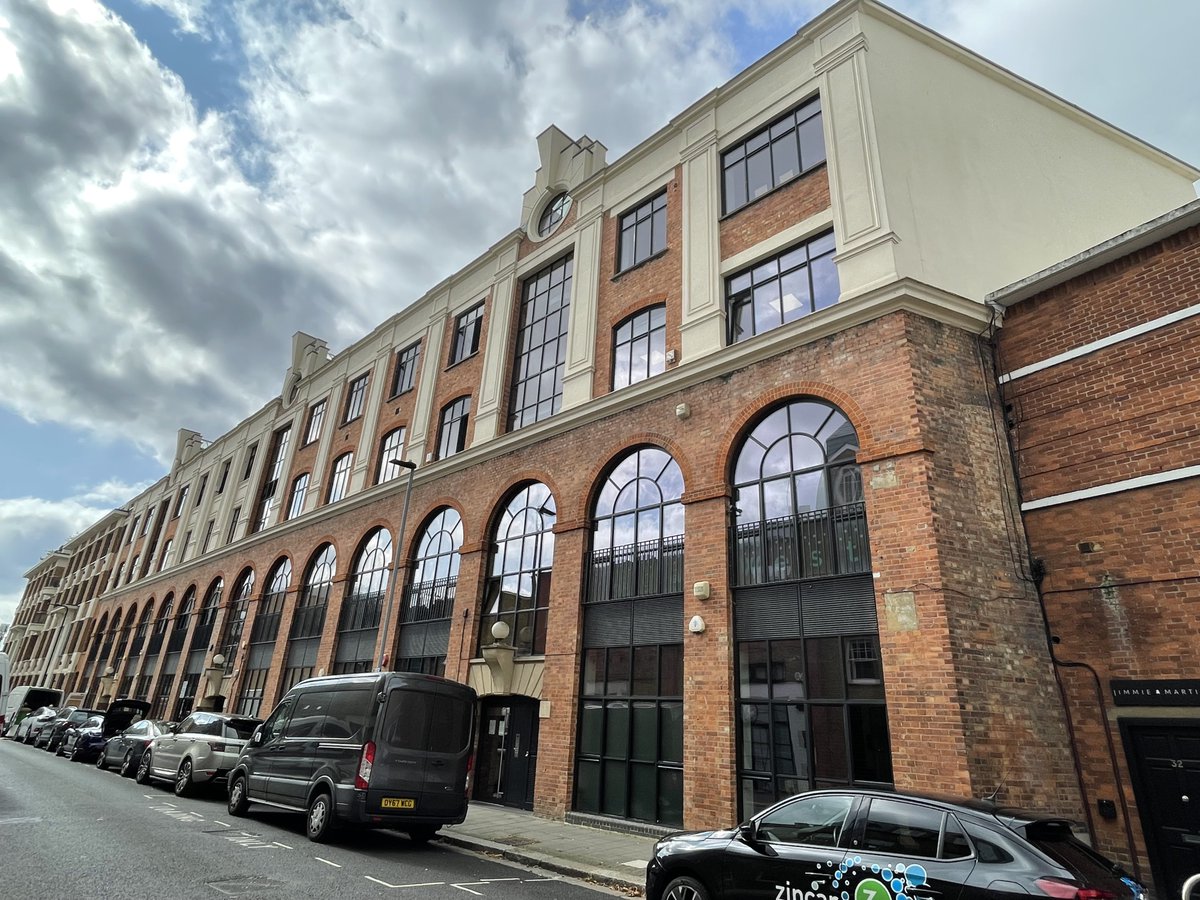 #Office at #W3, #Westpoint, #Acton, Warple Way
To Let, 1,389 sf
each.co.uk/w/231105145411…

Comprises the first floor of a three storey mid-terraced business unit and provides office/studio accommodation access via a..

Located of The Vale (A4020) in Acton. Acton Tower Overground..