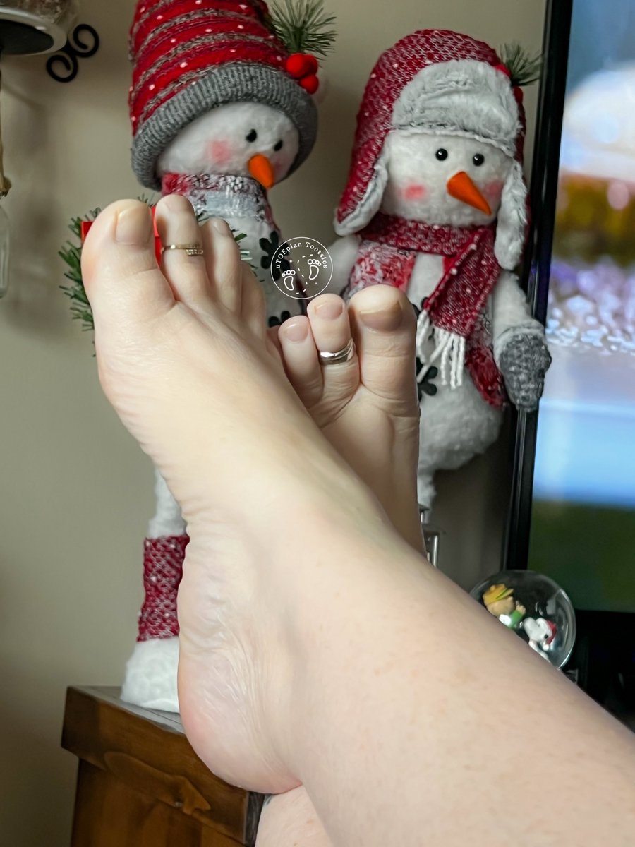 uTOEpianTootsie's tweet photo. Shnack time!! Happy TOESday 🤤 https://t.co/imEFdR1osf