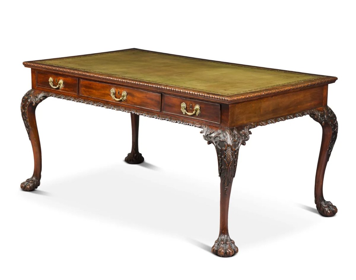 Rariora's tweet image. George II carved mahogany double-sided library writing table, mid-18th century.  

#GeorgeII #LibraryTable #YesPlease
(via: sothebys.com/en/buy/auction…)