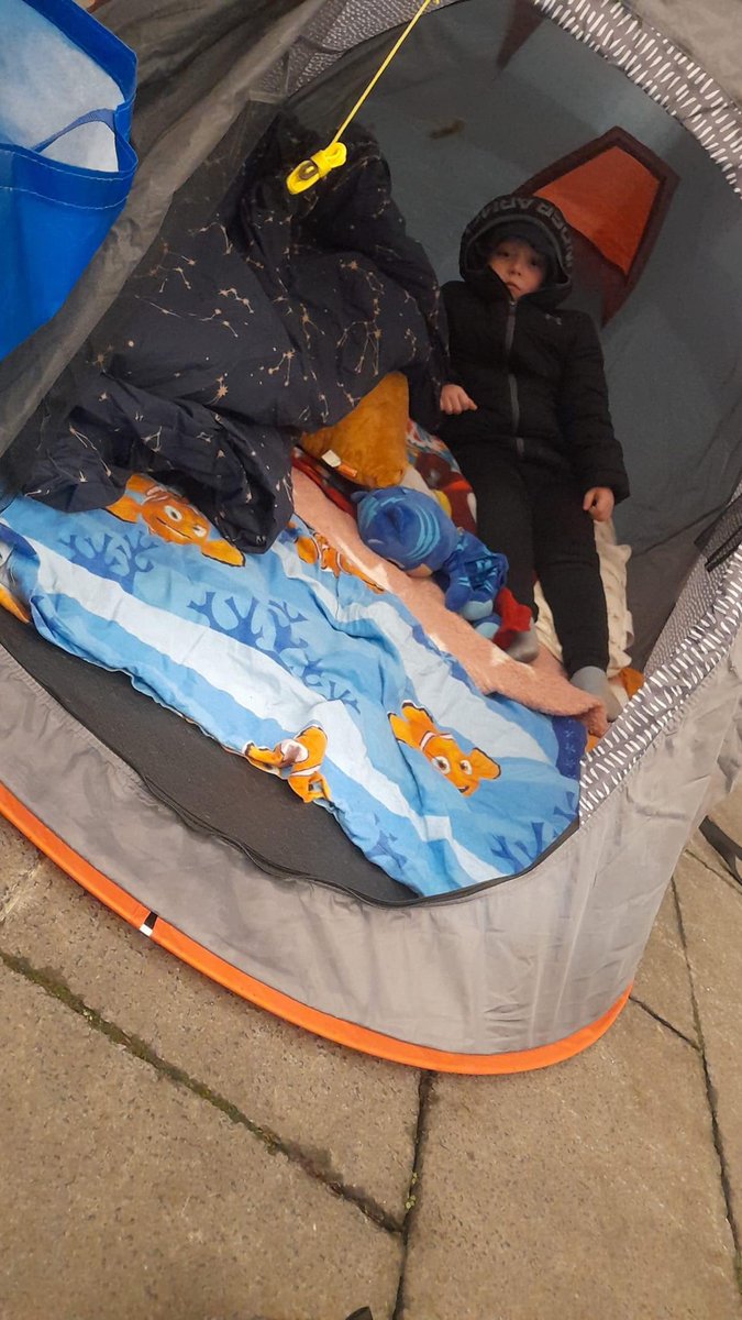 i_am_jessica_b's tweet photo. There is a five year old child sleeping in a tent outside @LimerickCouncil  buildings tonight. For shame.  No child should be homeless in Ireland in 2023. This is disgraceful from @FineGael @fiannafailparty https://t.co/KNJT433IaF