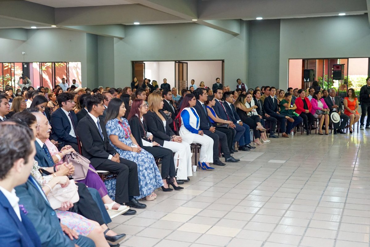 abogadosyprof's tweet photo. Se llevó a cabo la fundación de la Asociación de Abogados y Profesionistas Independientes del Estado de Oaxaca, México A.C. presidida por el Lic. José Francisco Ángel López (@pacoangelopez ), quien destacó la inclusión de las y los jóvenes abogados en la participación jurídica. https://t.co/4oMlRCEJSD