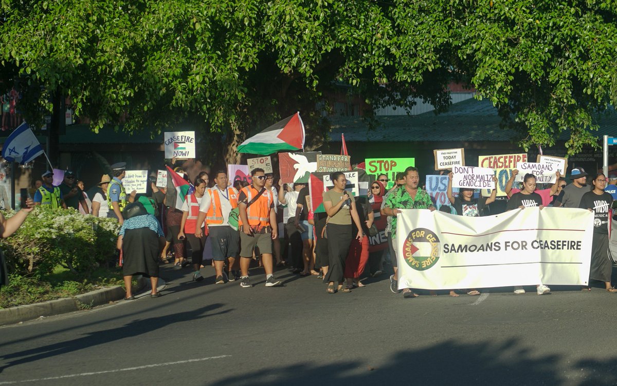 Aero024's tweet photo. Photos from our peaceful protest this morning. @samoa4ceasefire

#CEASEFIRE_NOW https://t.co/RoUSgJXkZ2