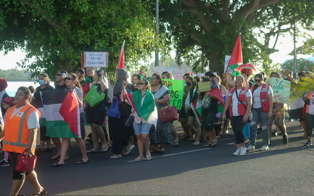 Aero024's tweet photo. Photos from our peaceful protest this morning. @samoa4ceasefire

#CEASEFIRE_NOW https://t.co/RoUSgJXkZ2