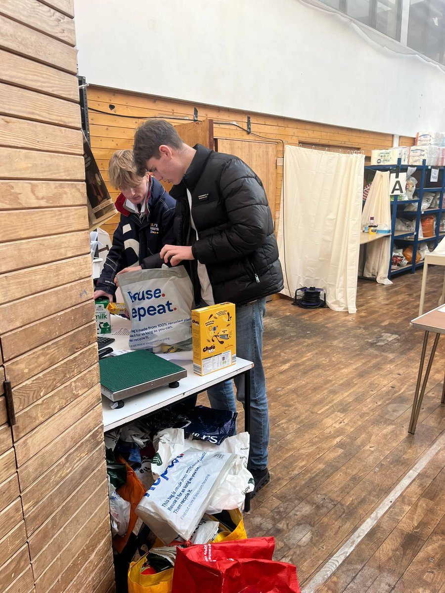 toothillpe's tweet photo. Miss Gale and the Y12s took a trip to The Meadows @TrussellTrust Foodbank on Thursday to see where all our reverse advent calendar donations will go! The Y12 students got involved and volunteered with many important jobs! #enrichment #foodbank @TootHillCollege @TootHillBingham https://t.co/2XPic5tGGM