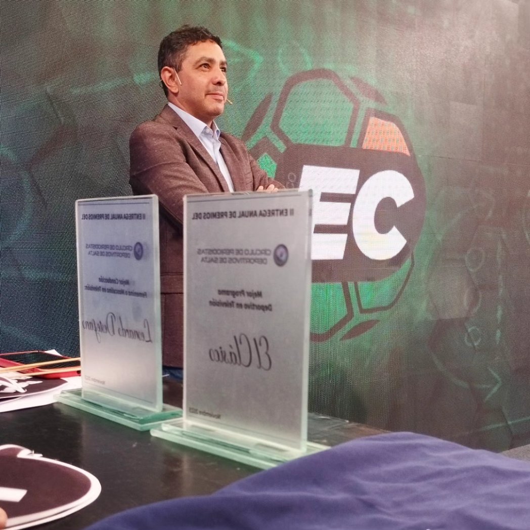 ElClasicoOk's tweet photo. Penúltimo programa de #ElClasico !!!! 
Te mostramos todo lo que no viste del  ascenso de Gimnasia y Tiro, a la espera de la llegada del equipo con móvil en vivo y nosotros también festejamos los premios obtenidos 💪
Próximo lunes a las 21hs ÚLTIMO PROGRAMA DEL AÑO !!! 🎉 https://t.co/TiqhSRHScf