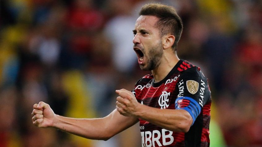 academiabrazuca's tweet photo. ⚽🇧🇷| Mercado Brazuca

Esses são alguns nomes de jogadores em fim de contratos, e que podem assinar "de graça" com o seu clube:

- Renato Augusto
- Pedro Geromel
- Éverton Ribeiro
- Diego Costa
- Lucas Moura
- Luan
- David Luiz
- Alexandre Pato
- Arturo Vidal https://t.co/PxOVvDDAiu