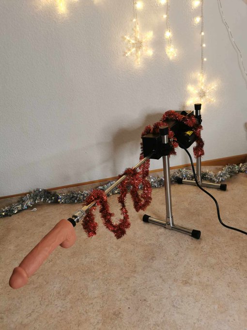 Ca y est je l'ai enfin!!!!!!! Ma Sex Machine de chez @Lovense est arriv&eacute;e <3 <3 On la teste aujourd'hui<a href="/tag/advent"class="tags"><span>#advent</span></a><a href="/tag/adventcalendar"class="tags"><span>#adventcalendar</span></a><a href="/tag/christmas2023"class="tags"><span>#christmas2023</span></a>