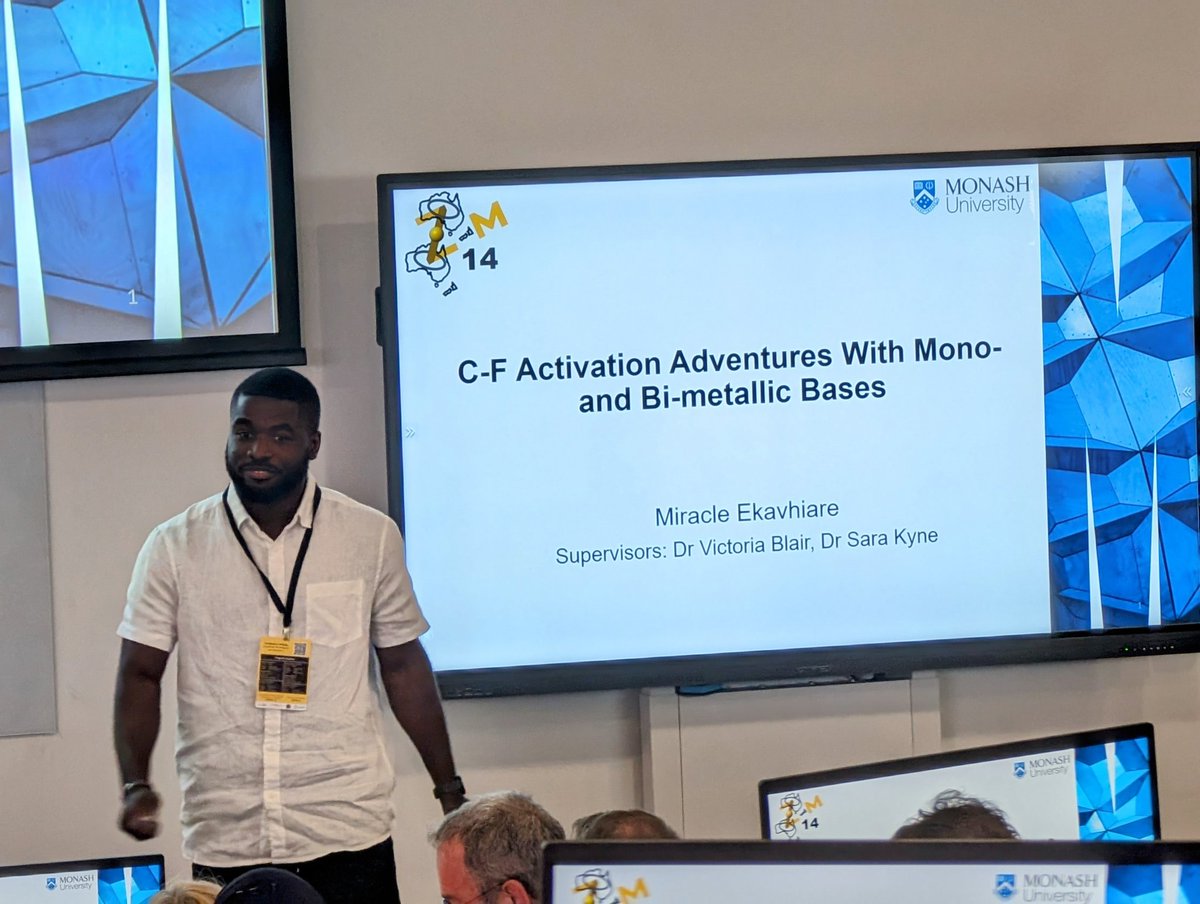 Miracle <a href="/MEkavhiare/">TheLabChef🧪</a> showcasing his awesome C-F activation chemistry ⚛️🧪

#OZOM14 #conference #metal #chemistry <a href="/RACInational/">Royal Australian Chemical Institute</a>