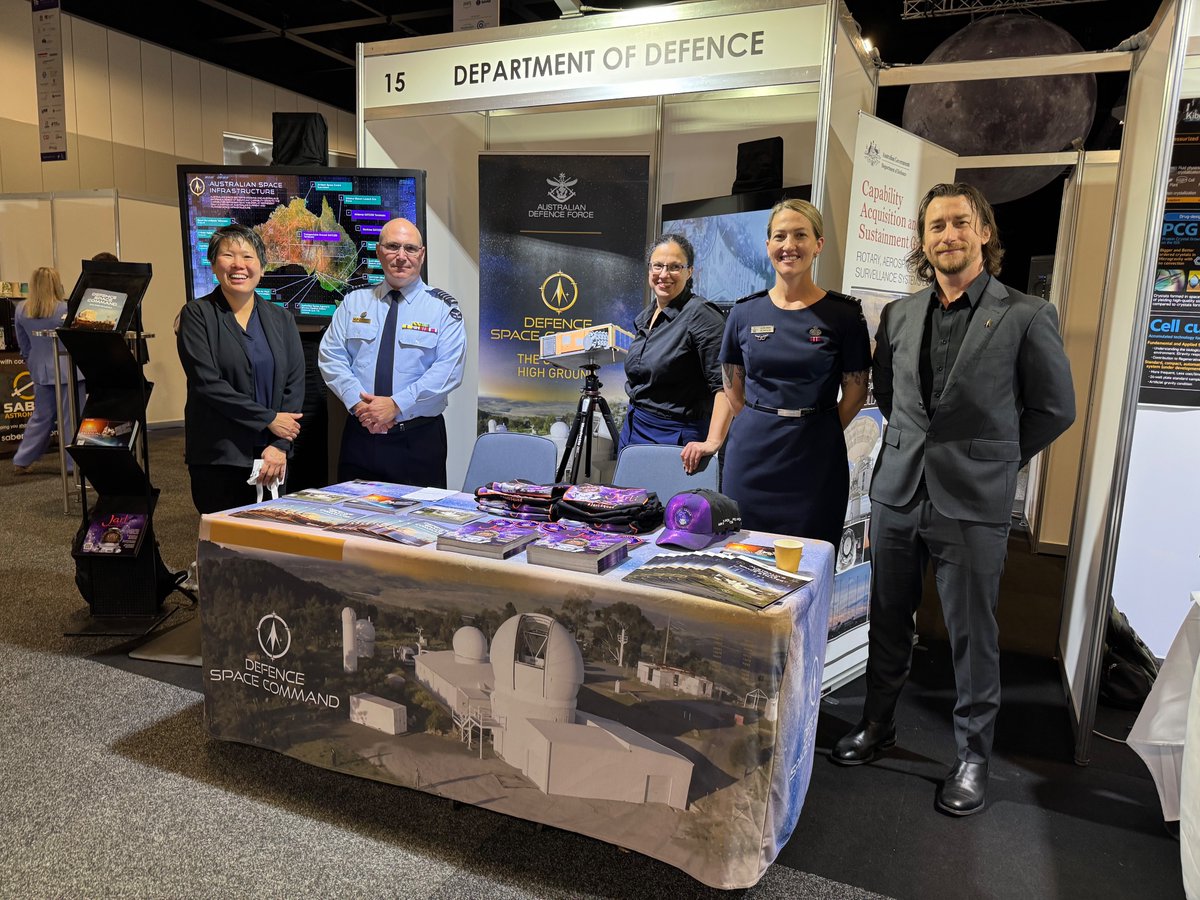 SpaceCommandAU's tweet image. @AndyThomasSpace #AUSpaceForum is in full swing! Come say hi to us at the Defence Space Hub and check out our model satellite! 
#spacepower #yourADF
#16ASF #YourADF