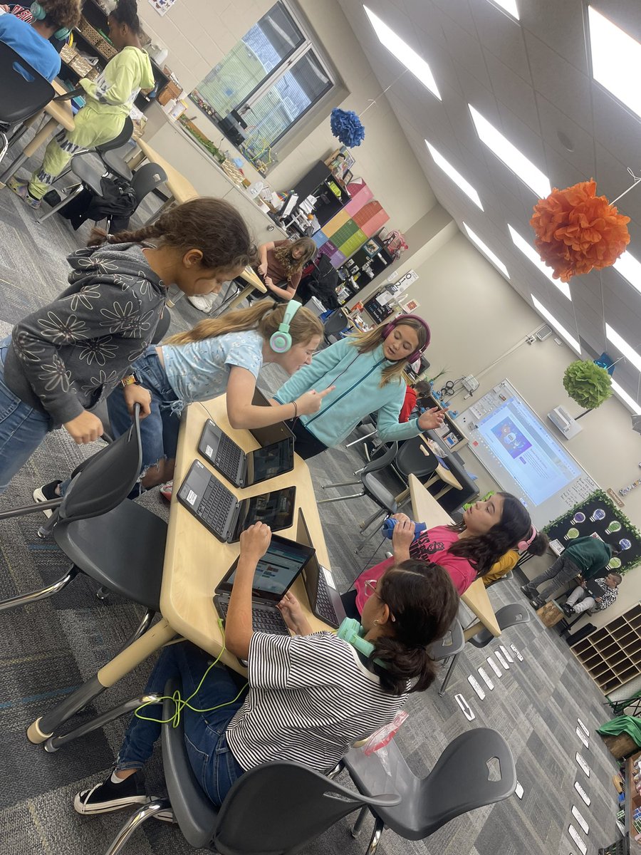 MCE_STEM's tweet photo. 3rd and 4th grade students are learning about artificial intelligence (AI) concepts to create their own virtual dance party. Watch full video 👉🏻https://t.co/RoIMKdUV8S https://t.co/RJ0lLOH9OR