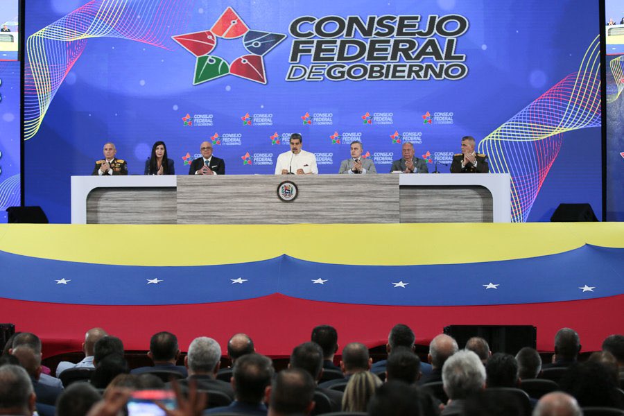 comandosergioh's tweet photo. Desde Ciudad Bolívar damos el respaldo al presidente @NicolasMaduro con la designación de manera provisional del M/G Rodríguez Cabello @alexroca1 
como Autoridad única de la Guayana Esequiba con sede político-administrativa estará ubicada en #Tumeremo #JuntosPorNuestraSoberanía https://t.co/uCoUwoF1HT