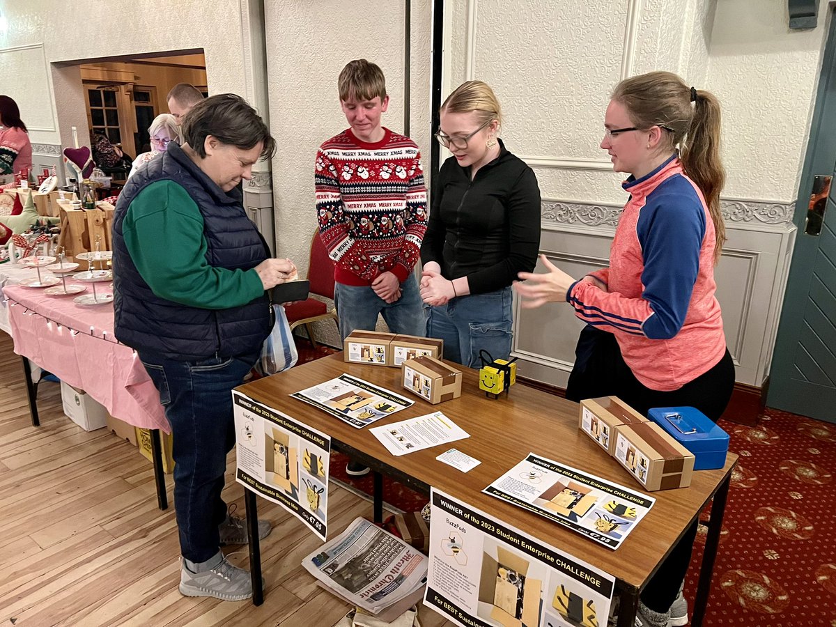 Great to see 2 of our #StudentEnterpriseChallenge winners 🏆 #BuzzPods from <a href="/athboycs/">Athboy CS</a> &amp; #CSHurls from #StPatsCS #Navan 🏆 at the #DarnleyLodge #Athboy #ChristmasFair this evening selling their own handmade products &amp; making #LoadsAMoney 👌#SEChallenge23 #Meath #StudentEnterprise