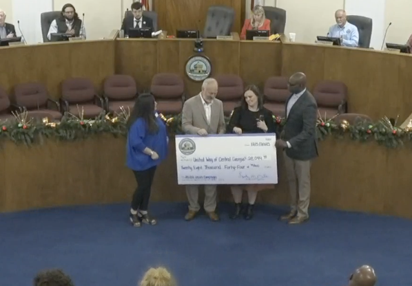 liz_lines's tweet photo. The team from @UnitedWayCG is present to recognize the @MaconBibbCounty $28K+ contribution for this year. @maconnewsroom @mercer https://t.co/6H7SaDxdjv