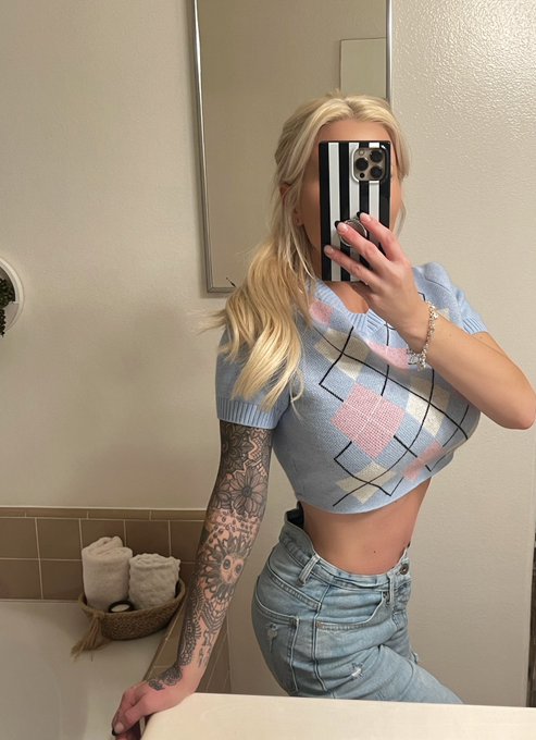 Sweater weather Hehhehe https://t.co/RNZN1GGbkX