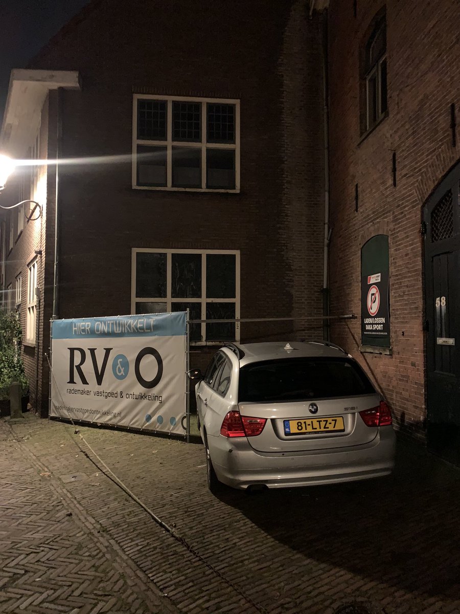 Wimzegt's tweet photo. 5-12 Ondertussen in Muurhuizen: De enige permanente ontwikkeling op deze locatie is dat óók hier een illegale parkeerplaats wordt gebruikt @lucasbolsius Stop met dit gedoogbeleid en start bijna 3 jaar na invoering met handhaving regels #autoluwe binnenstad @Gem_Amersfoort https://t.co/hkfJXsuW40
