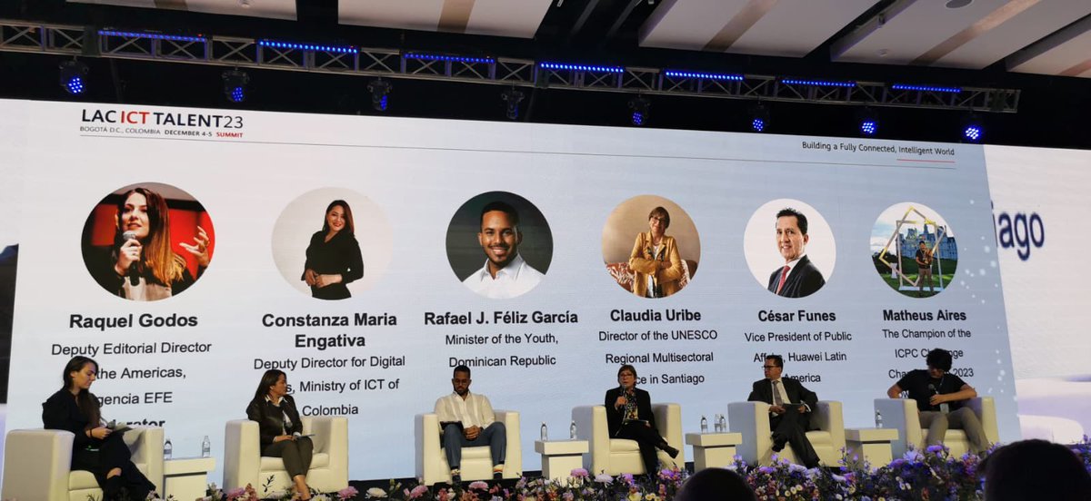 cesarfunesgaray's tweet photo. Gracias @UNESCOSantiago por la invitación a participar en el #DialogoDeAltoNivel: Preparando el futuro en el contexto de la explosión de la #InteligenciaArtificial. En el panel con @claudiauribe18, Constanza Engativá, @RafaelFliz, Matheus Aires y @raquelgodos. #LACICTTalentSummit https://t.co/TS7mrt4Ue5