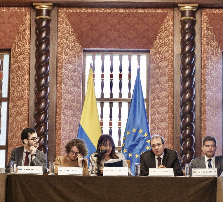 jorgerojas2022's tweet photo. Llegaron hoy a Colombia en representación de los 27 estados miembros de la UE.

Hacen parte de los Grupos de Trabajo del Consejo de la Unión Europea de Cooperación al Desarrollo y de Acción Humanitaria y Alimentaria. 

Vienen a apoyar la paz en los territorios.

!Bienvenidos! https://t.co/zrpC0b7UOJ