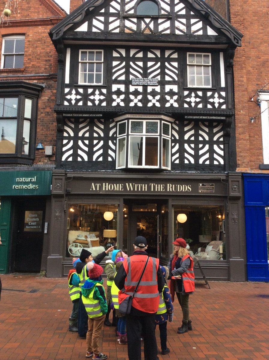The children in Pearl Class enjoyed a visit to Nantwich Museum to learn about The Great Fire of Nantwich. The children became History Dectectives and toured Nantwich looking for clues about the past.