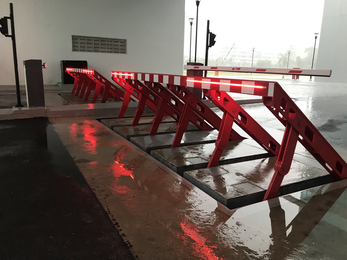 BB_RSS's tweet photo. Our 828 Wedge Barrier is designed to stop a high-speed vehicle impact. The installation of this wedge barrier is simple with its shallow mount design. Reach out for more information! https://t.co/Tk9zcdrCIL