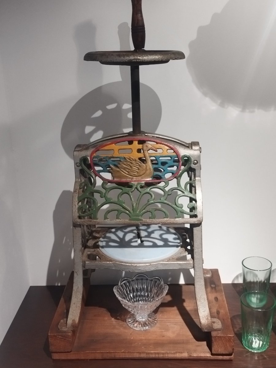 kou2806's tweet photo. 【守貞カフェ②】
チーズケーキ載せるの抜けてた(汗)

ギャラリーには大正、昭和のレトロ家電や雑貨がわんさか
ちょっとタイムスリップした気分🤔 https://t.co/ojSoIlupDR