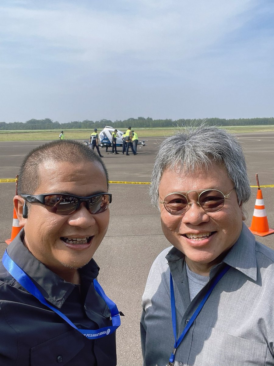 akbardotinfo's tweet photo. Penerbangan perdana Ehang 216 di Indonesia setelah keluar Sertifikat Kelaikudaraan (Type Certificate) dari CAAC(Civil Aviation Administration of China). Penerbangan hari ini salah satu tujuannya adalah untuk rebuild confidence level setelah 2 tahun menunggu sertifikasi keluar. https://t.co/bZ98ekvn57