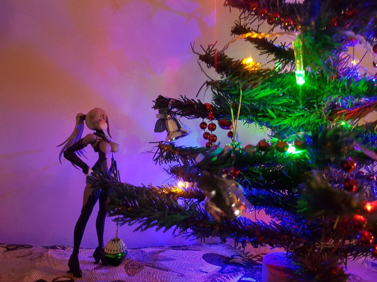 TheLocalBard's tweet image. It&apos;s hard to make her look like she&apos;s having a merry Christmas when she can&apos;t smile.  At least Santa is there to make sure her Christmas is happy!

#SnailShellStudio #SnailShellAssassin #Assassin #ChristmasTree #MerryChristmas #SantaClause #SantaHat @wozhike