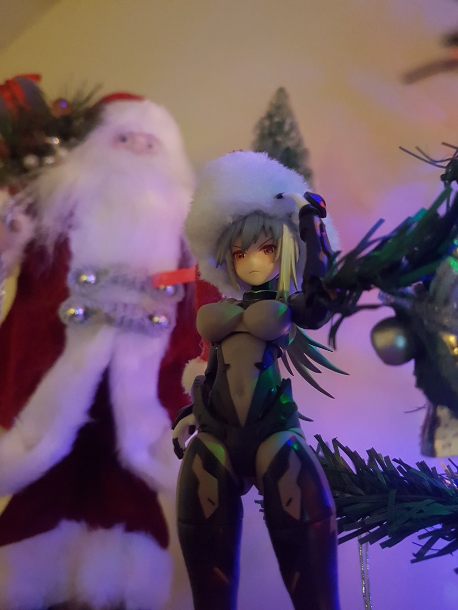 TheLocalBard's tweet image. It&apos;s hard to make her look like she&apos;s having a merry Christmas when she can&apos;t smile.  At least Santa is there to make sure her Christmas is happy!

#SnailShellStudio #SnailShellAssassin #Assassin #ChristmasTree #MerryChristmas #SantaClause #SantaHat @wozhike