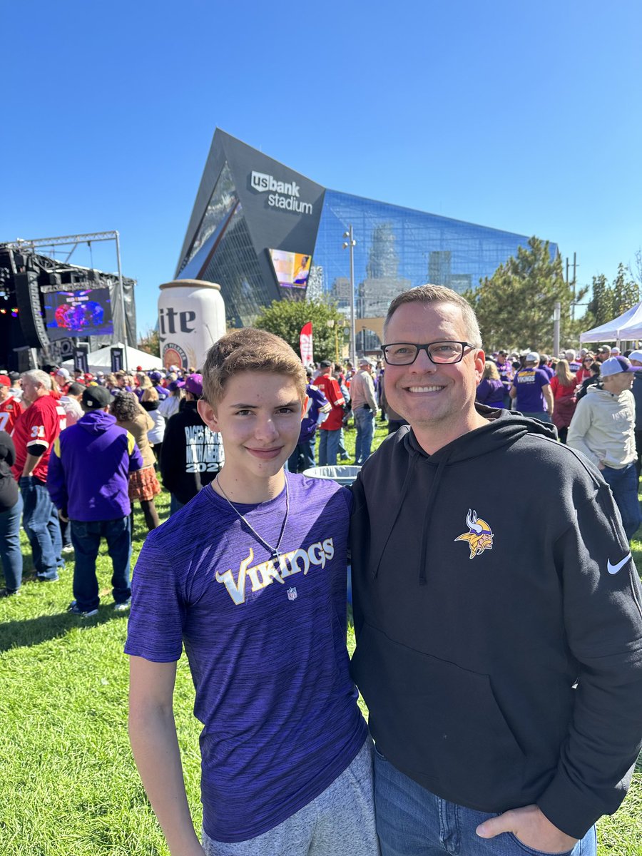 mitch oakland tweet media