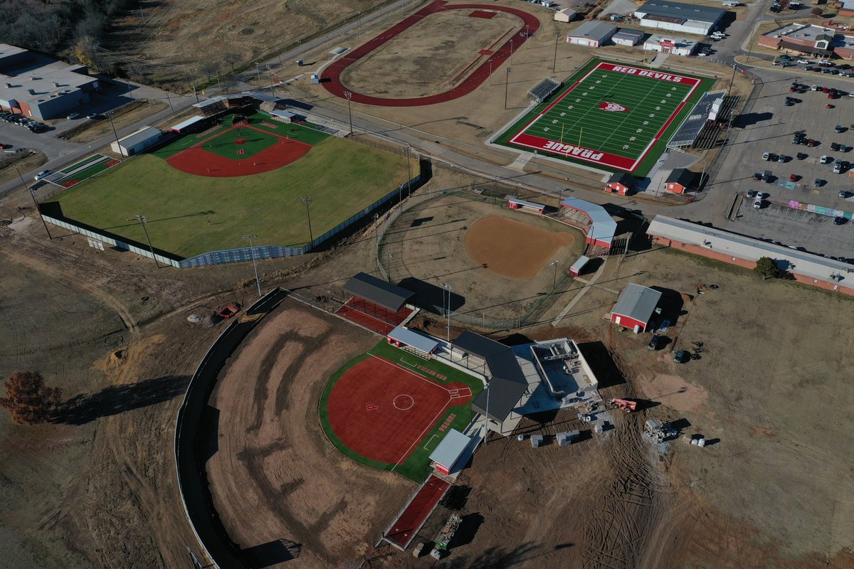 Recently completed a synthetic turf trifecta at Prague OK Schools with an @AstroTurfUSA 🥎 field, preceded by 🏈⚾️. The Red Devils have some of the finest athletic fields in all of @OSSAAOnline Class 2A. FB & SB also feature @TeamBrockUSA BrockPad and BrockFILL. #FindYourFooting