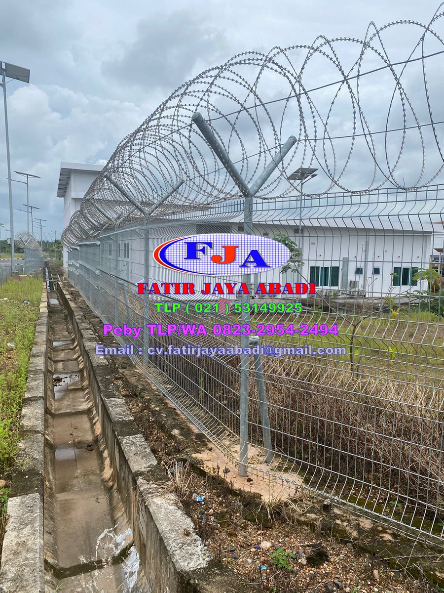 AbadiPebi's tweet image. Fungsi Kawat Silet:
Fungsinya adalah sebagai pengaman pada pagar atau tembok untuk mencegah pencurian atau aksi perusakan. Kawat silet banyak ditemukan pada pagar bangunan besar sebagai bentuk pengaman pada pabrik atau gudang.

#kawatsilet #pagarbrc #kawatharmonika