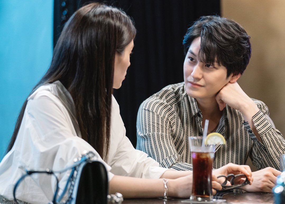 신주니? 그놈이 우리 유리의 뭘 흔들어놨길래 이 천진난만한 육식동물 입에서 사랑같은 단어가 막 튀어나와?