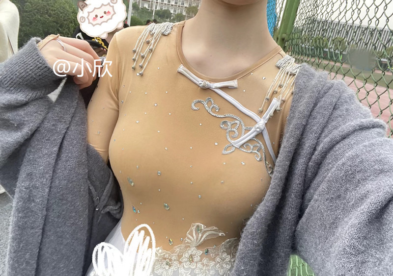 今天的舞蹈會穿這樣 👀  #大二學生小欣 https://t.co/TT9rBkHBot