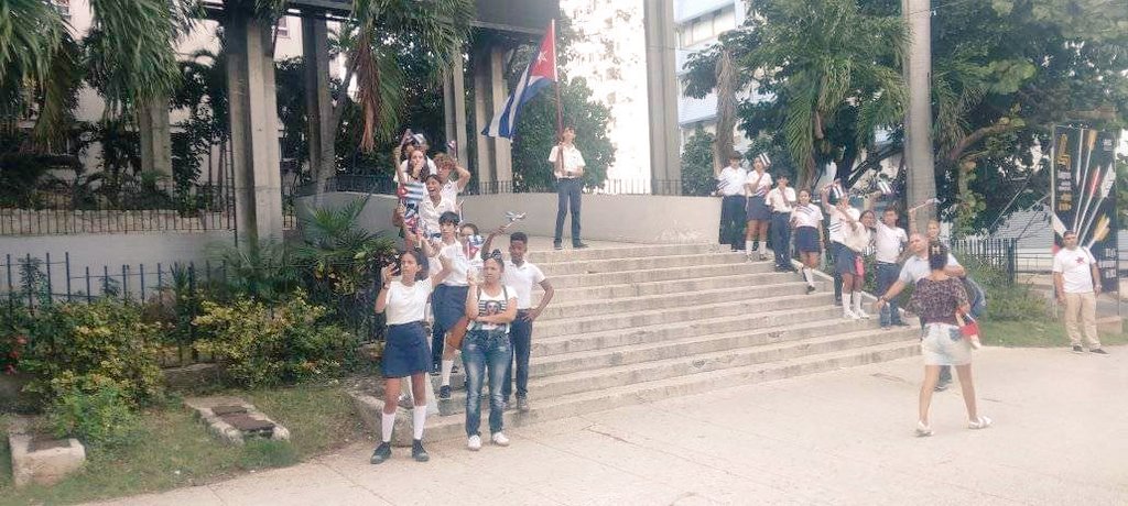 BRILLA en esta tarde la histórica Escalinata de la Universidad de la Habana y la calle 23, con los DELEGADOS DE LA ASAMBLEA MUNICIPAL DE LA UJC, DE PLAZA DE LA REVOLUCIÓN
#CreaTuFuturo