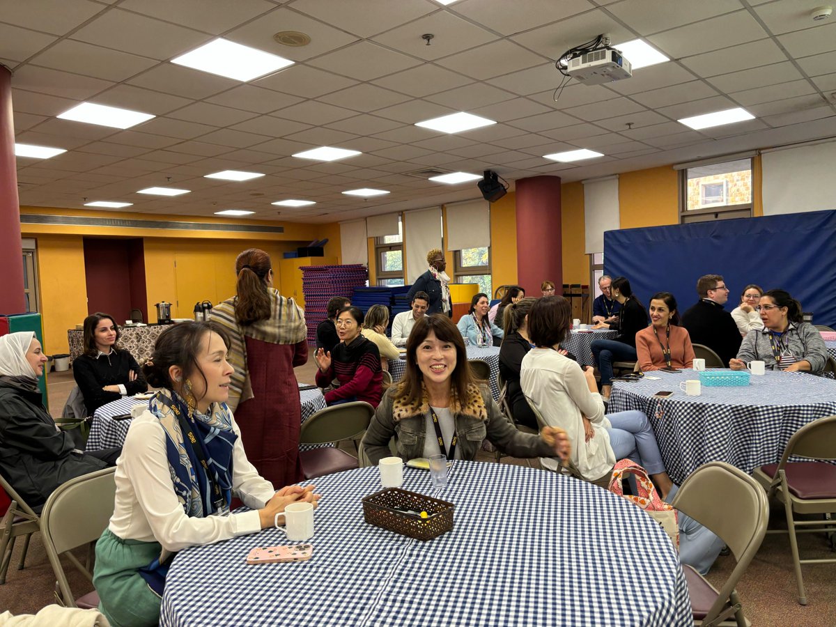 ShafaliShafali's tweet photo. It was heart-warming to see parents engage and ask thoughtful questions in our parent learning session on "Conditions for Multilingual Learner Success". We build trust and credibility in our programs through open and transparent conversations, and sharing research with parents. https://t.co/R0NwROMNst