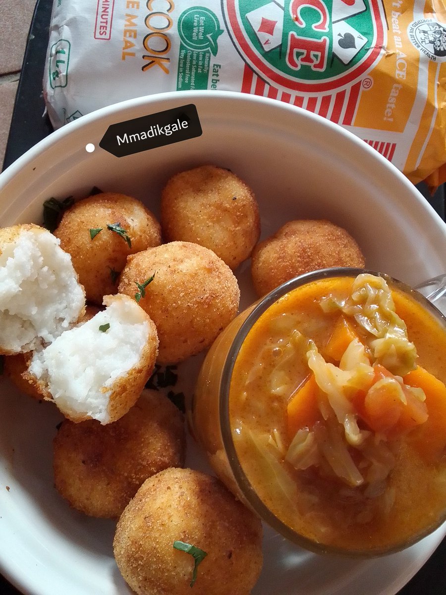 MmadikgaleM's tweet photo. @expressoshow Fried pap balls with spicy Cabbage soup. #AmaizingAceFestive @expressoshow https://t.co/Y6GCNPk46w