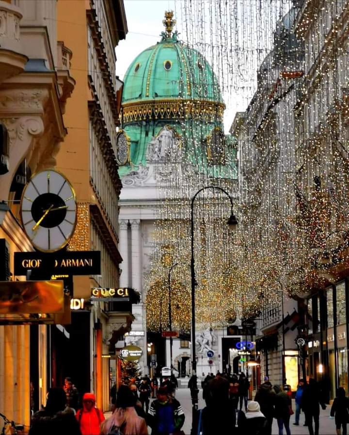 ElfieNeuberger's tweet photo. Good morning from
Vienna💙🎶
Have a lovely day⭐✨
Schönen Mittwoch✨
#Kohlmarkt https://t.co/GQDCSEOjhA