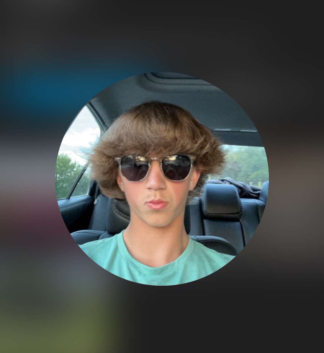 Can’t believe this guy runs <a href="/LCHS_Barstool/">TITANS BARSTOOL</a>. I look at bro and see why his bitch got snatched 😹 #StingersUp #ImADewaele